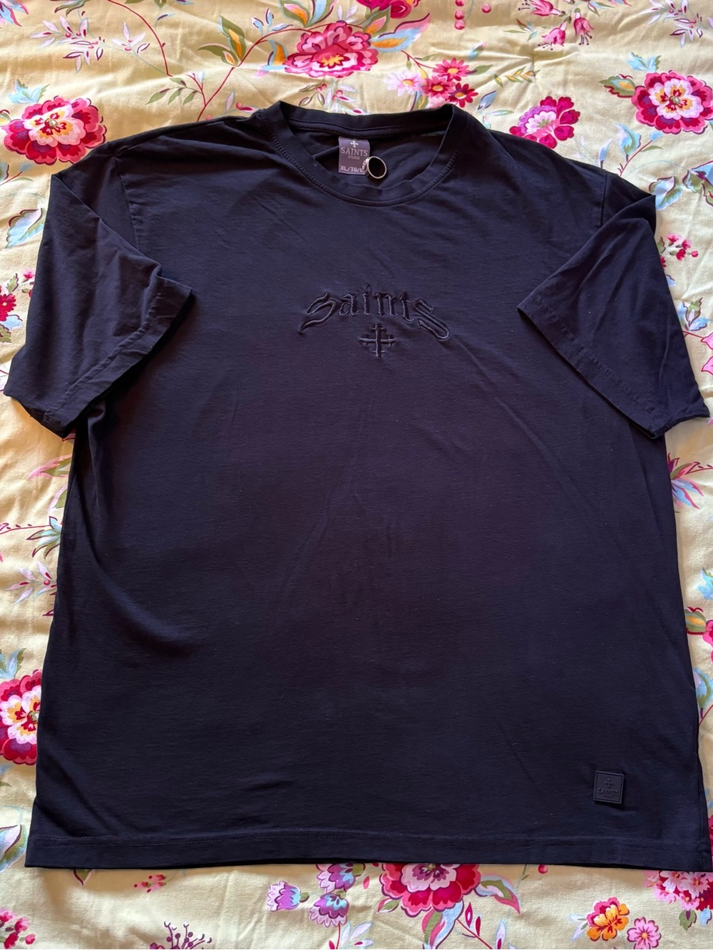Saints Studio Embroidered Chest Logo Jock Tag Black Heavy T-Shirt XL 28x24 NWOT